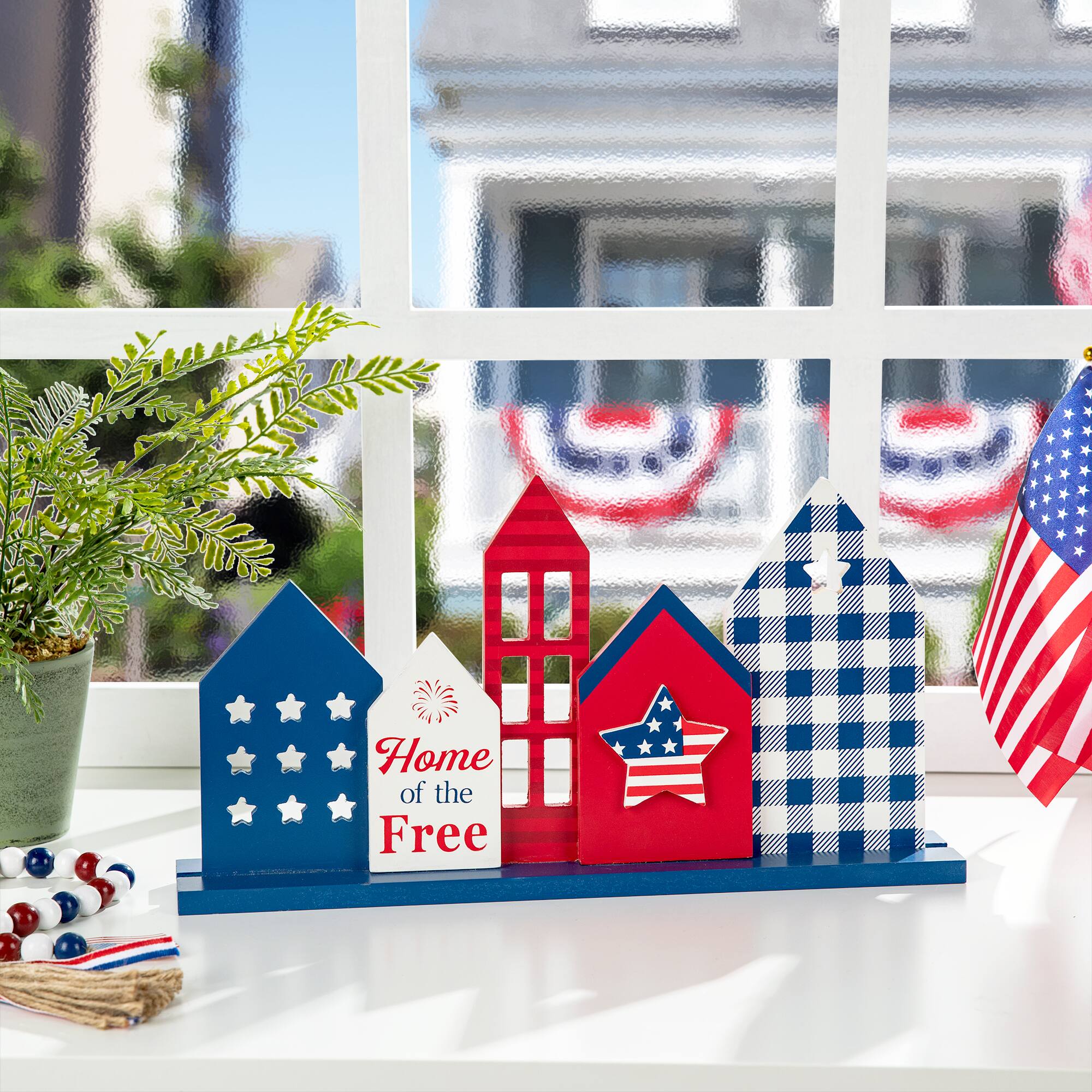 Glitzhome® 16" Wooden Patriotic America House Table Décor